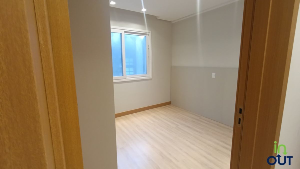 Apartamento novo semimobiliado com suíte no centro de Canela
