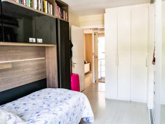 Quarto completo em excelente localização em Porto Alegre
