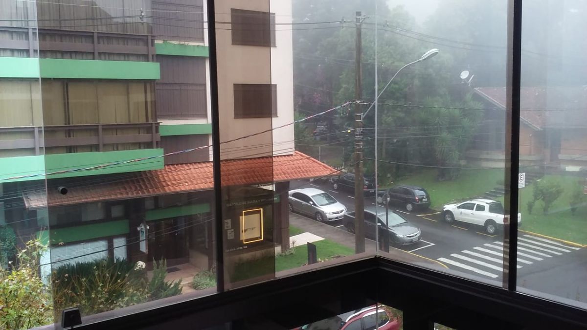 Ótimo apto. no centro de Gramado a poucos metros da Rua Coberta Ótimo apto. no centro de Gramado a poucos metros da Rua Coberta
