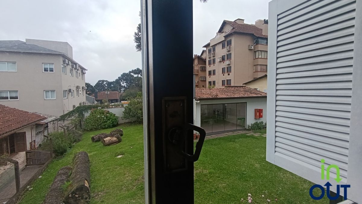Apto. 2 dormitórios no centro de Canela