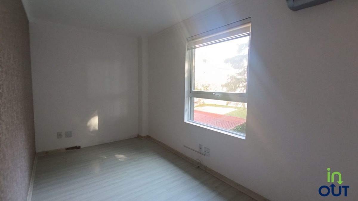 Sala comercial em frente ao Hospital de Canela