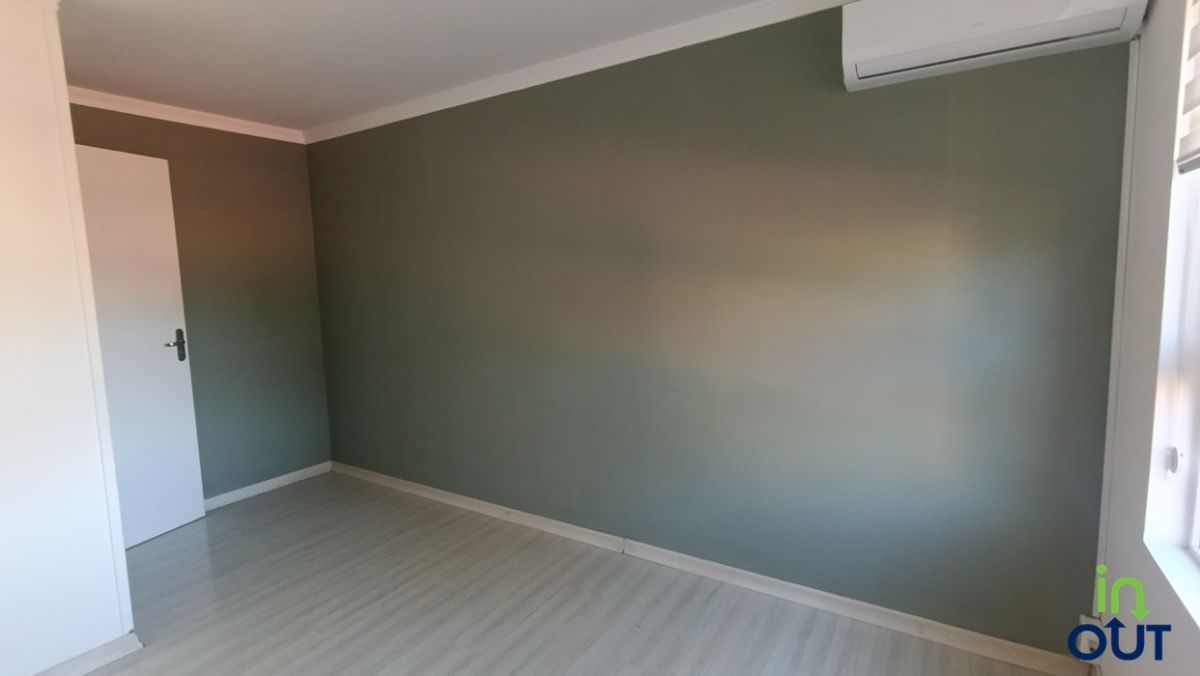 Sala comercial em frente ao Hospital de Canela