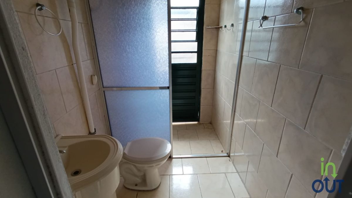 Casa com 4 quartos mobiliada e pátio cercado no bairro Piratini