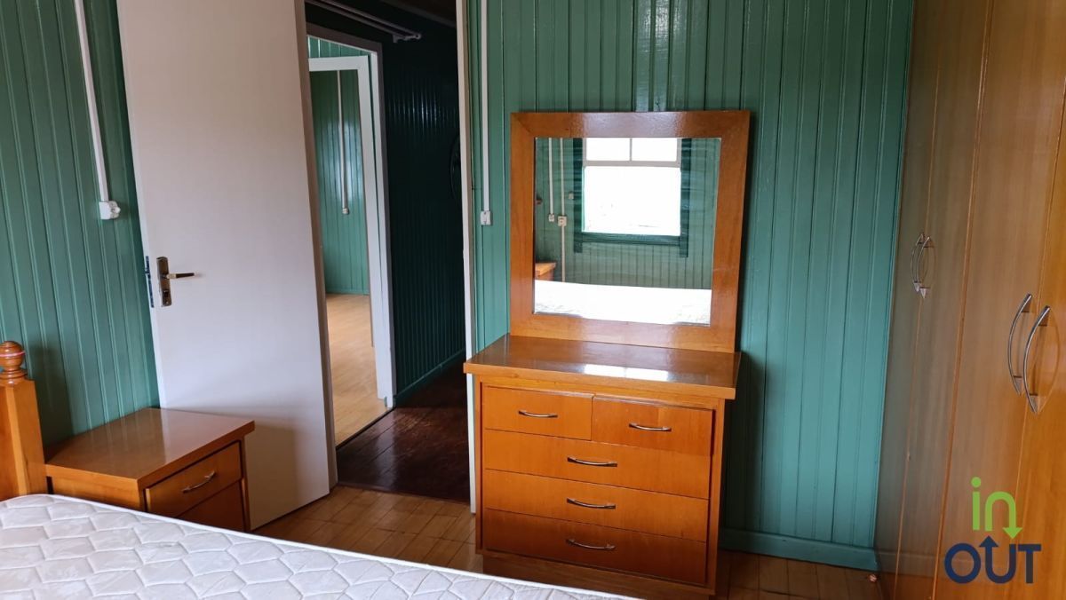 Casa com 4 quartos mobiliada e pátio cercado no bairro Piratini