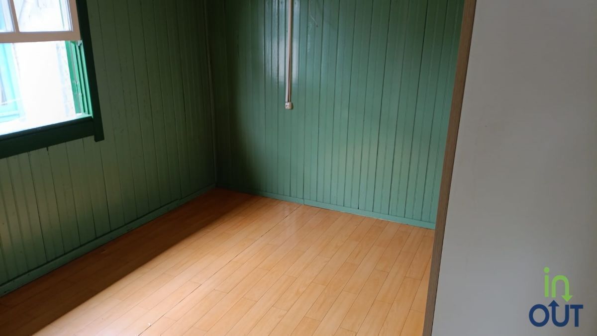 Casa com 4 quartos mobiliada e pátio cercado no bairro Piratini