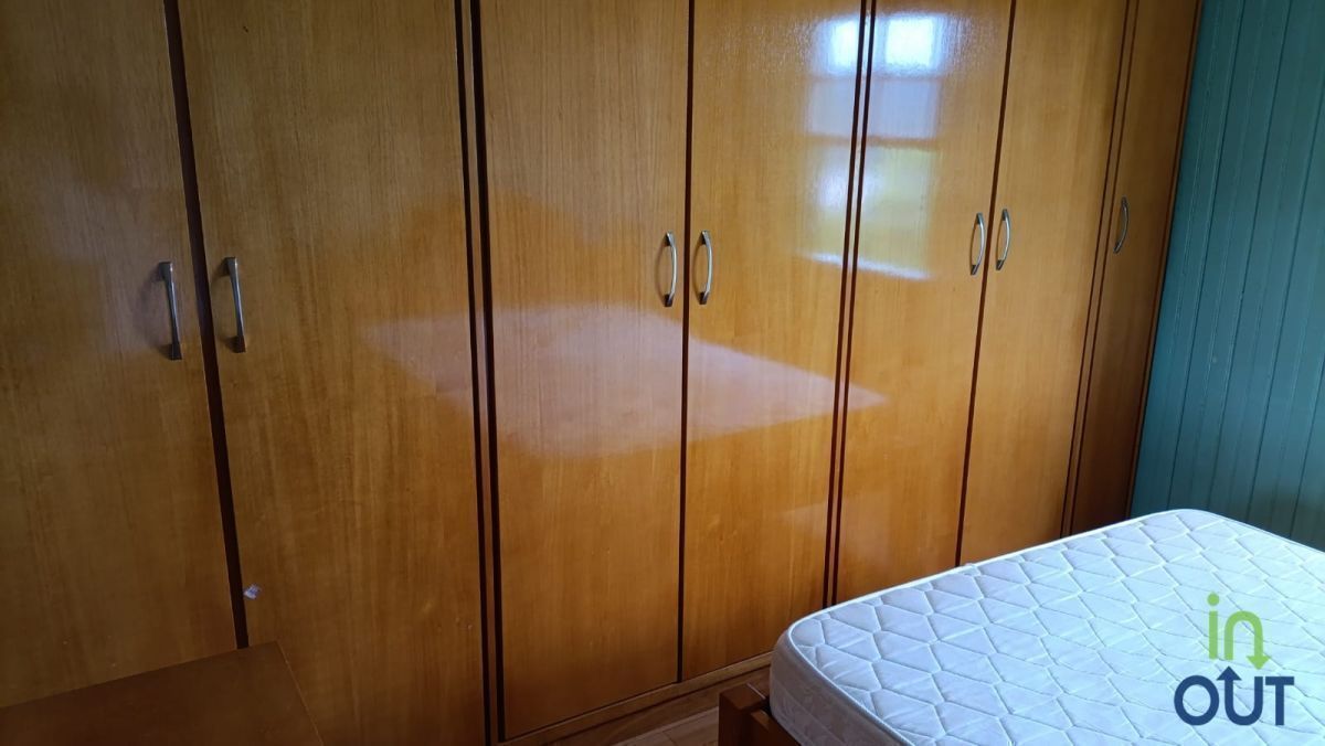 Casa com 4 quartos mobiliada e pátio cercado no bairro Piratini