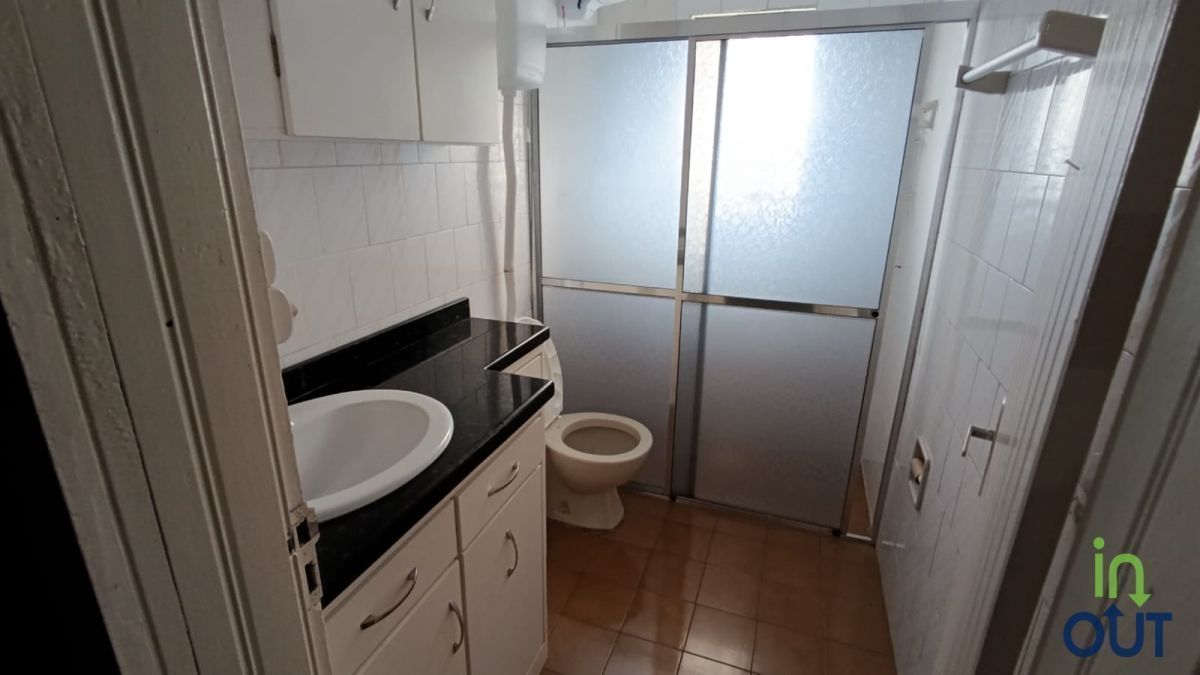 Casa com 4 quartos mobiliada e pátio cercado no bairro Piratini