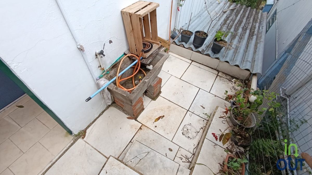 Casa com 4 quartos mobiliada e pátio cercado no bairro Piratini