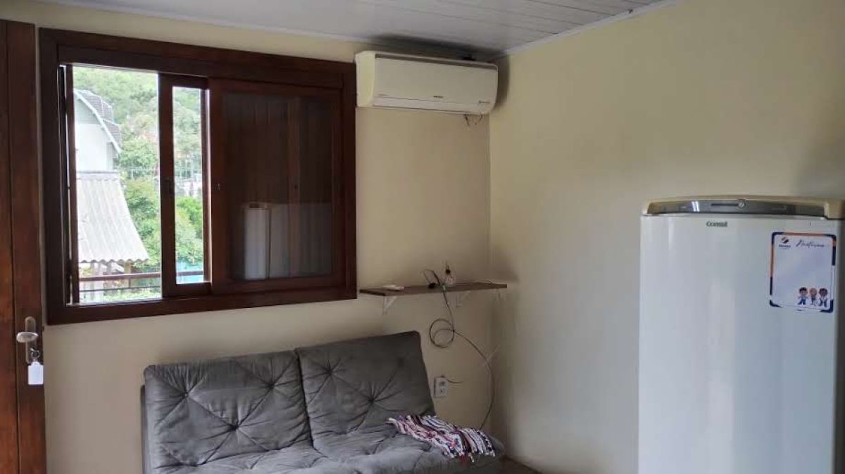 Kitnet semimobiliado no bairro Dutra