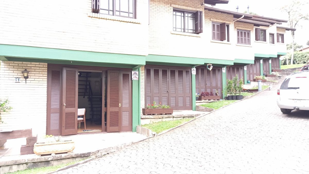 Casa geminada em bairro tranquilo e arborizado em Canela