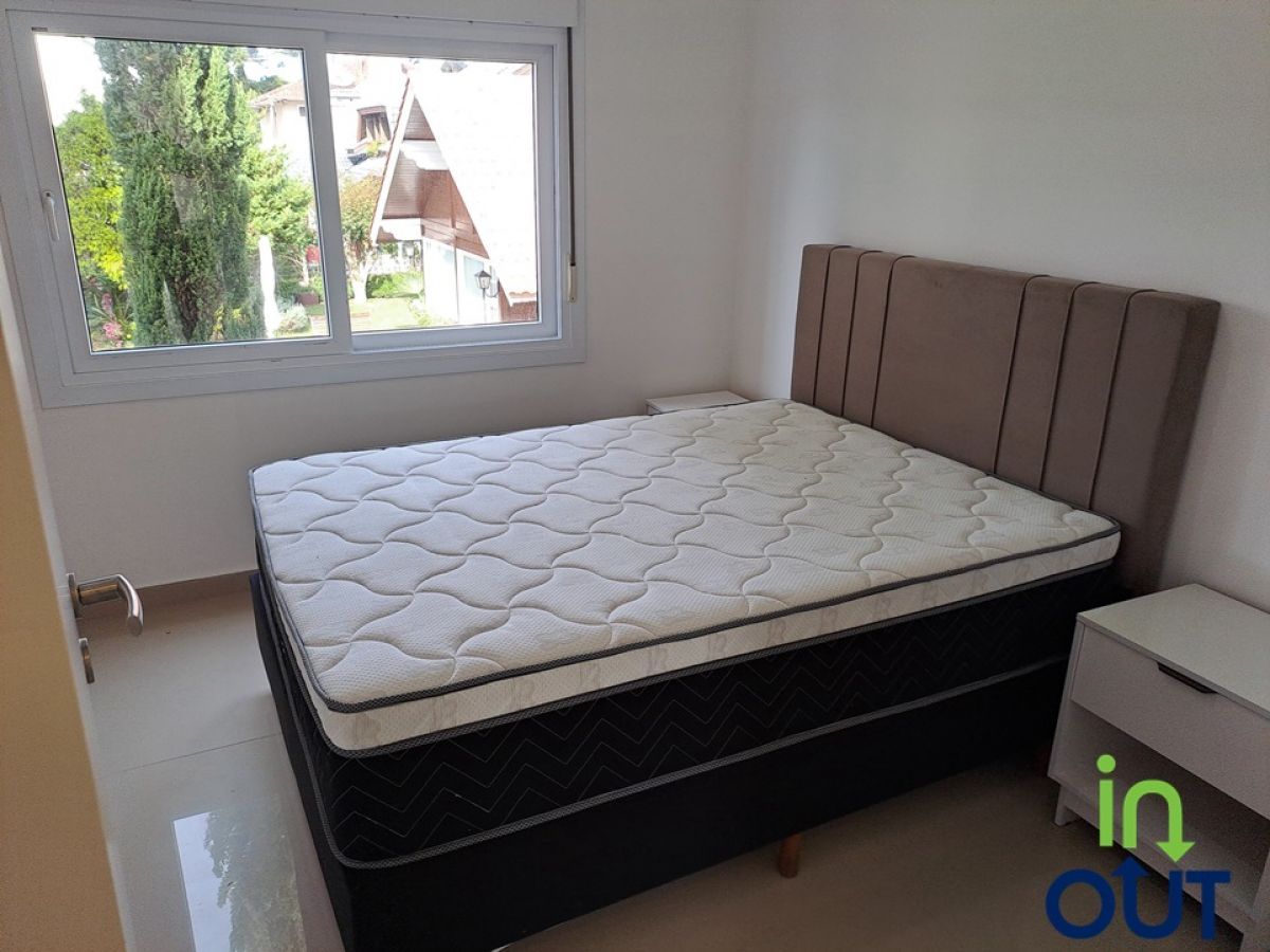 Casa geminada excelente em condomínio fechado