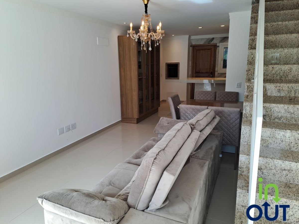 Casa geminada excelente em condomínio fechado