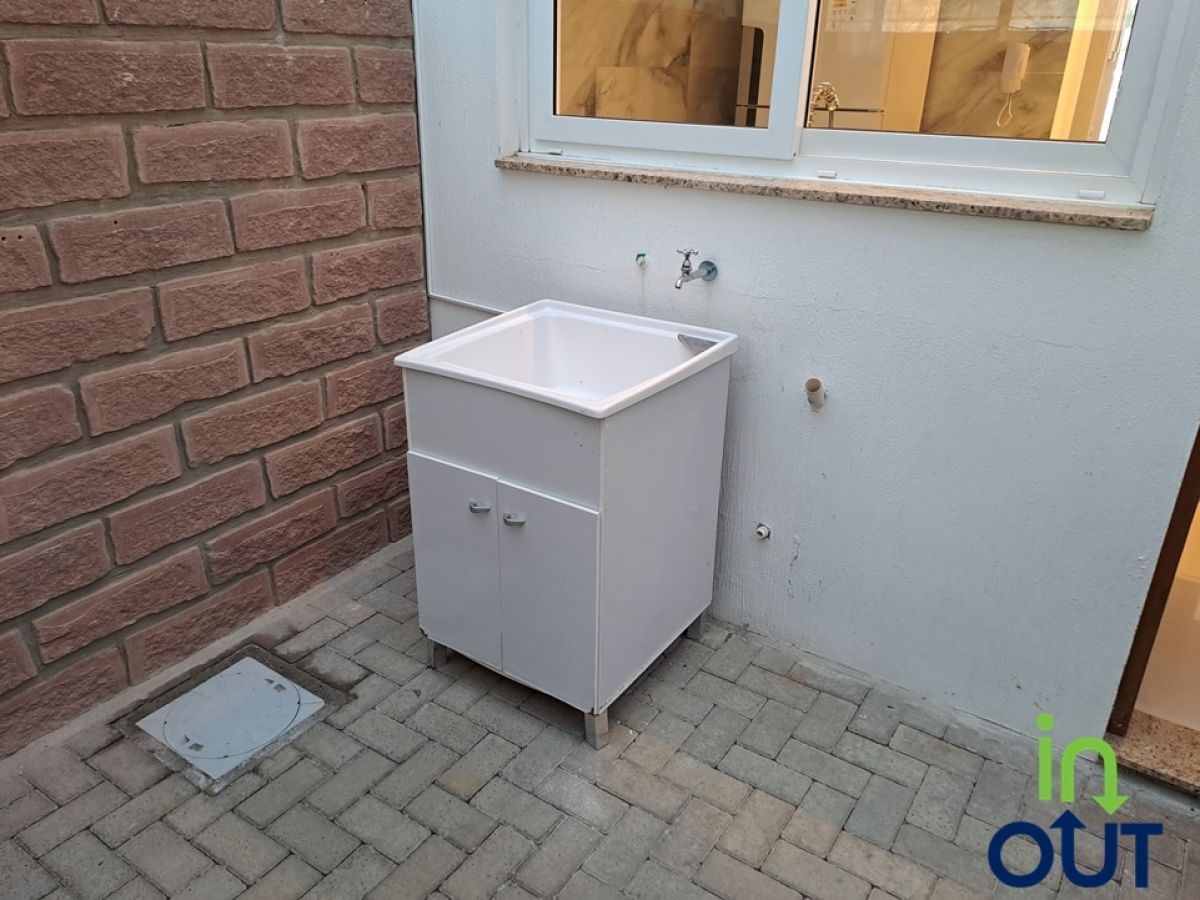 Casa geminada excelente em condomínio fechado