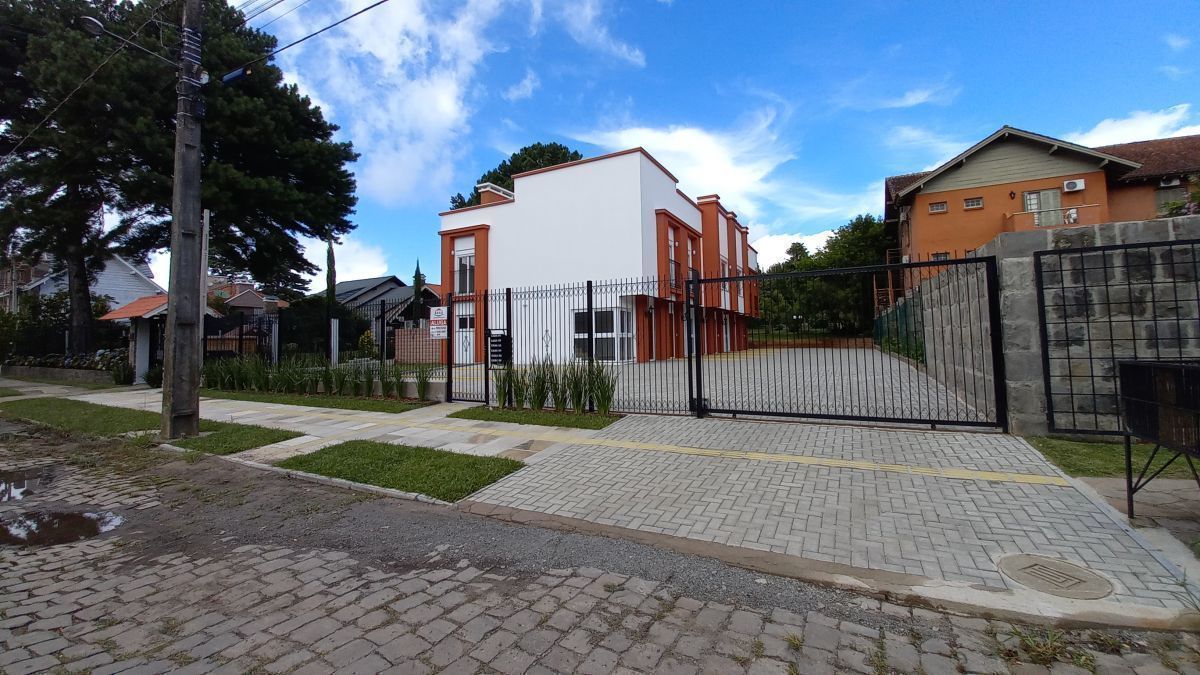 Casa geminada próxima ao centro