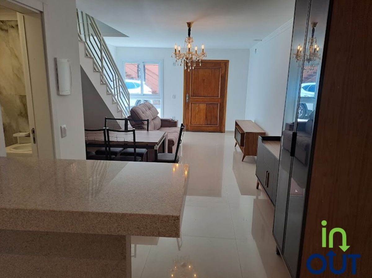 Casa geminada próxima ao centro
