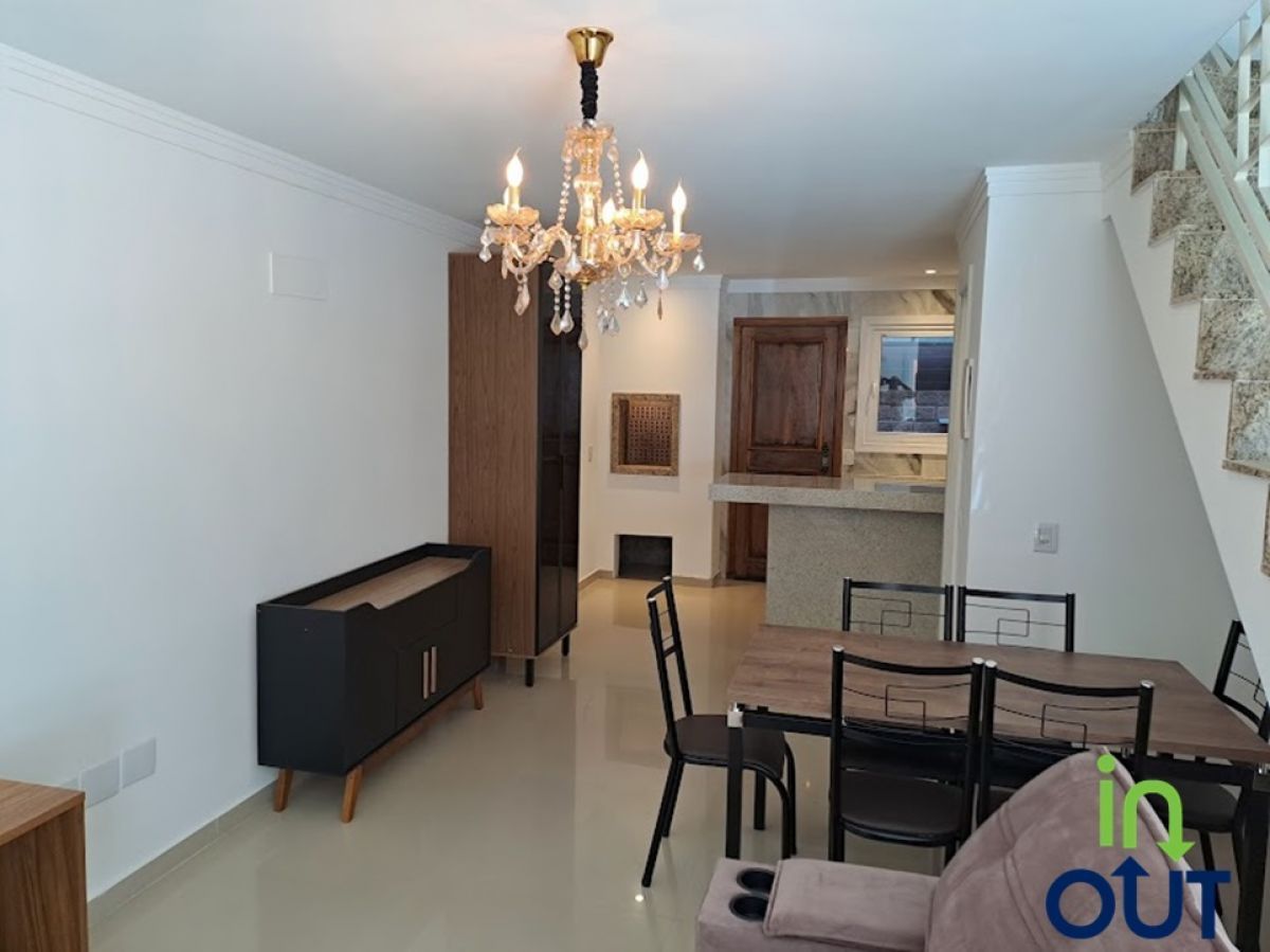 Casa geminada próxima ao centro