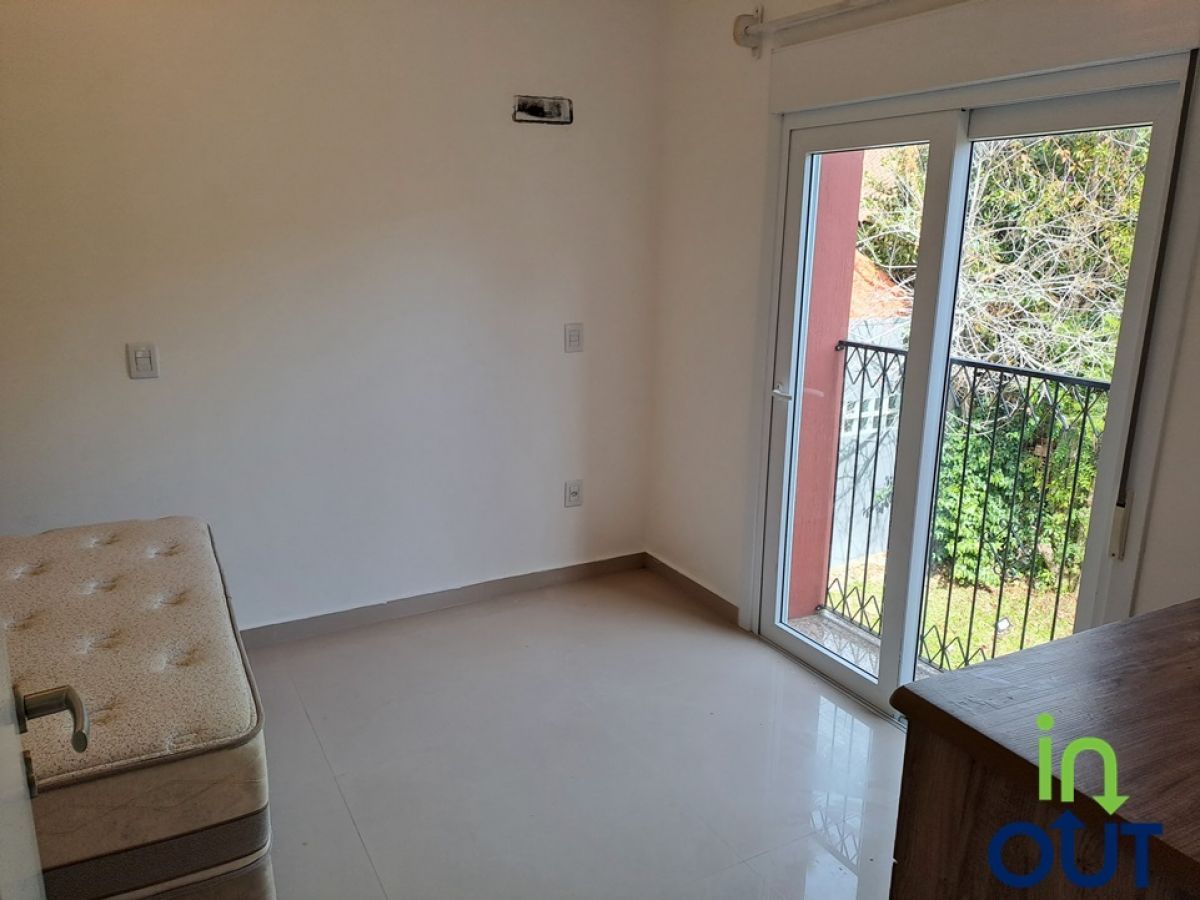 Casa Geminada Mobiliada e espaçosa em localização privilegiada
