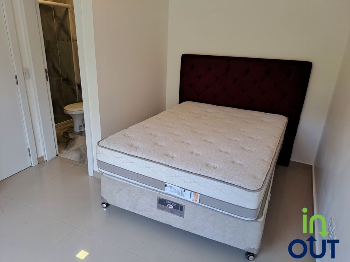 Casa Geminada Mobiliada e espaçosa em localização privilegiada