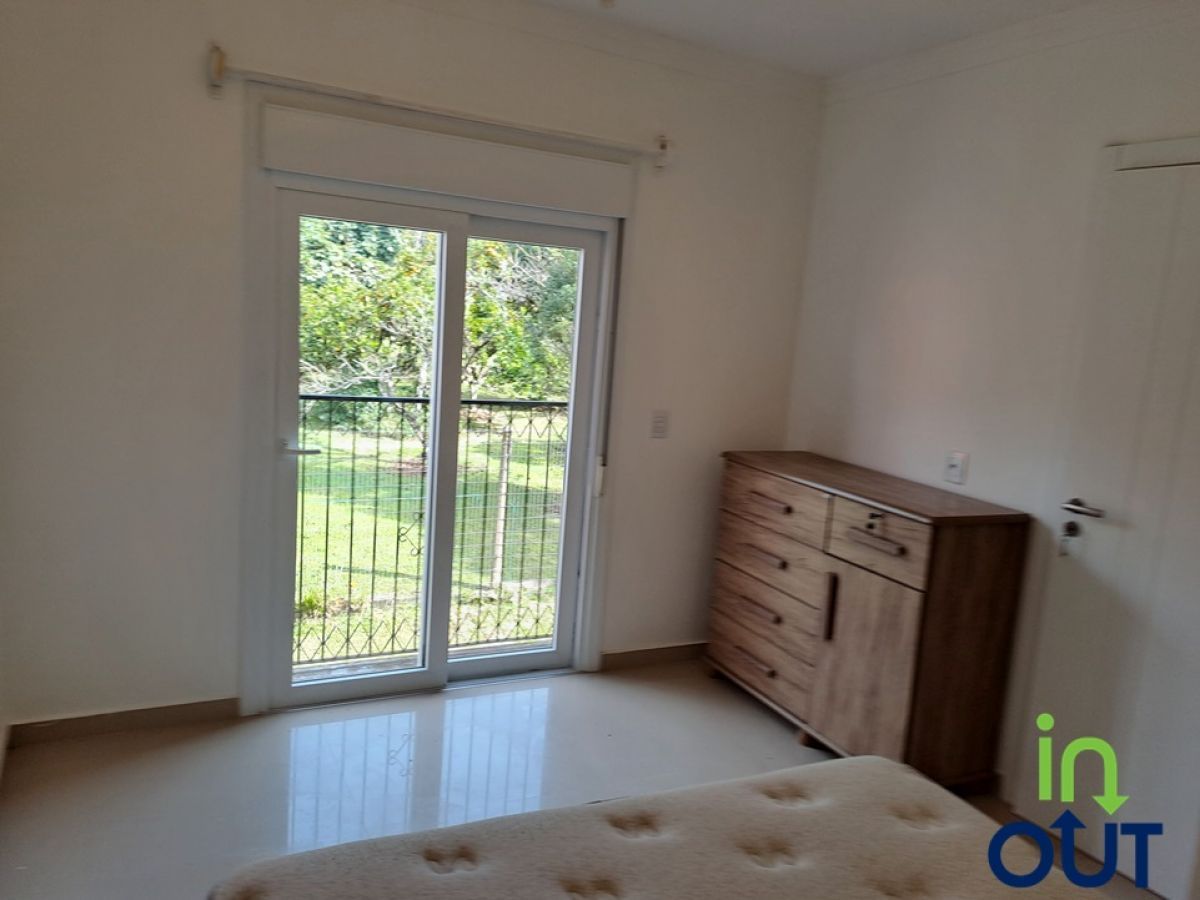 Casa Geminada Mobiliada e espaçosa em localização privilegiada