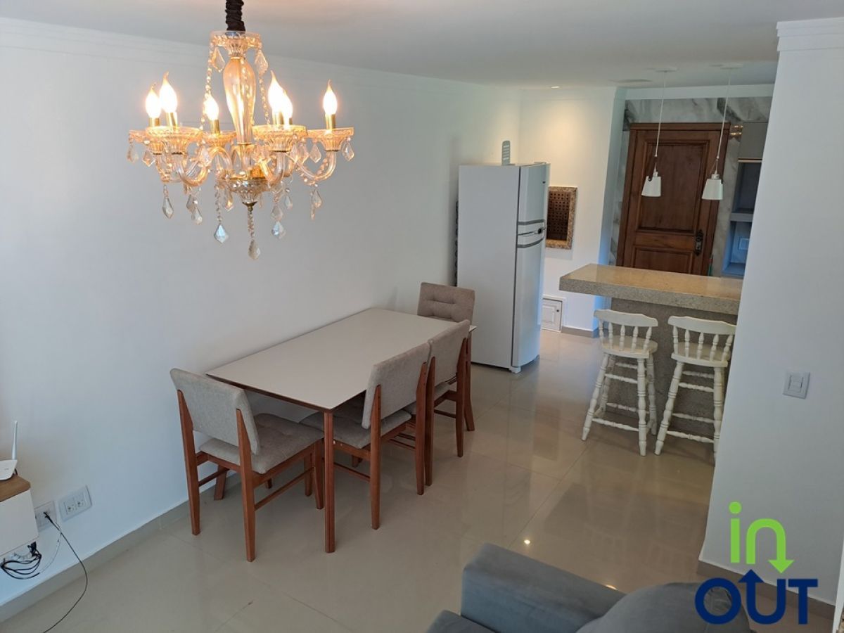 Casa Geminada Mobiliada e espaçosa em localização privilegiada