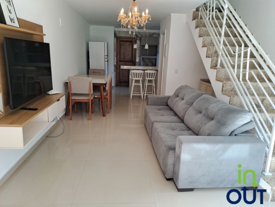 Casa Geminada Mobiliada e espaçosa em localização privilegiada
