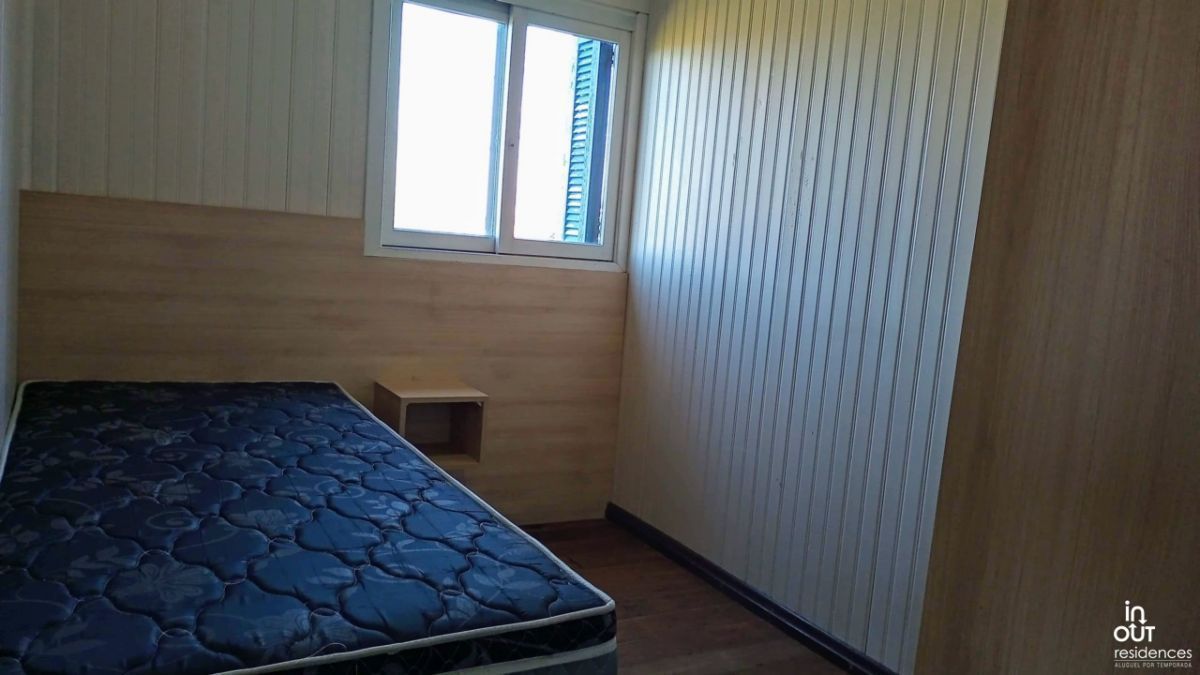 Casa de madeira com 3 quartos no bairro Piratini