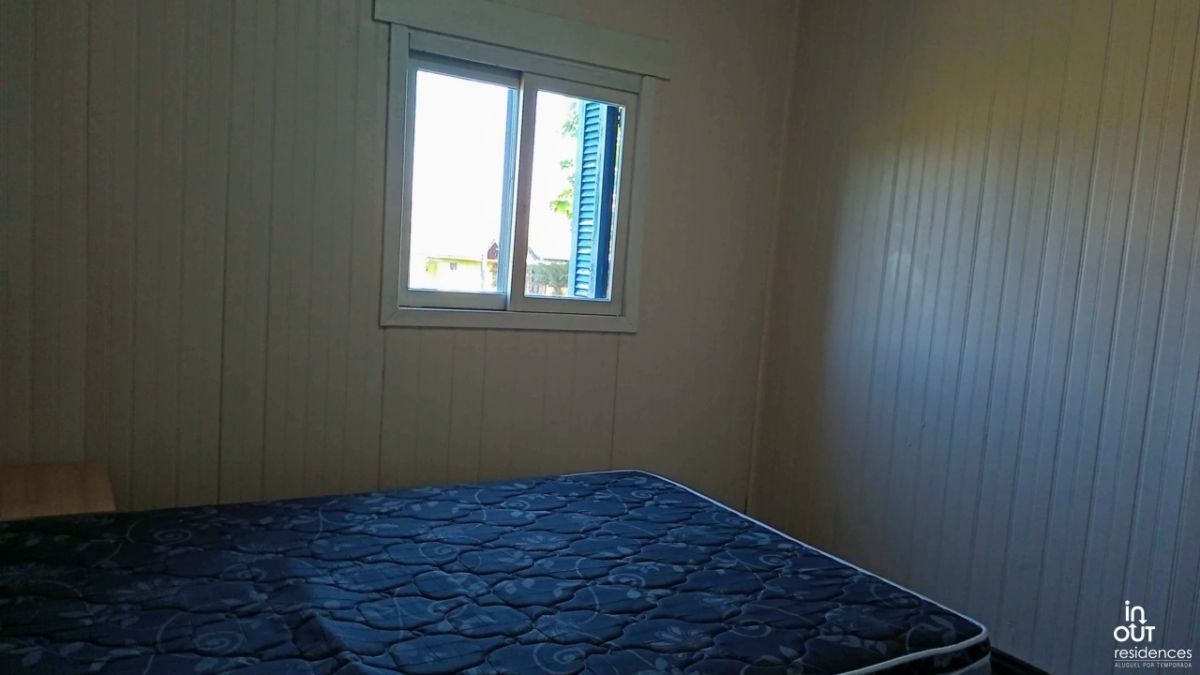 Casa de madeira com 3 quartos no bairro Piratini