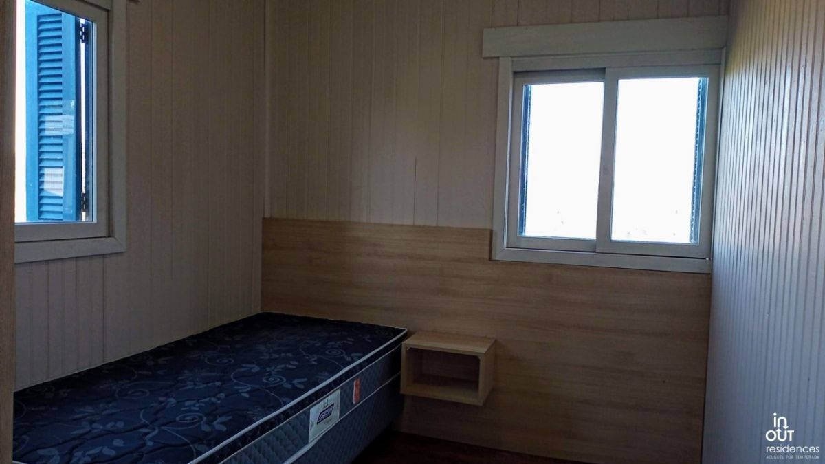 Casa de madeira com 3 quartos no bairro Piratini