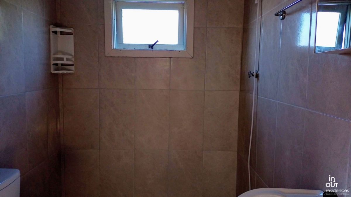 Casa de madeira com 3 quartos no bairro Piratini