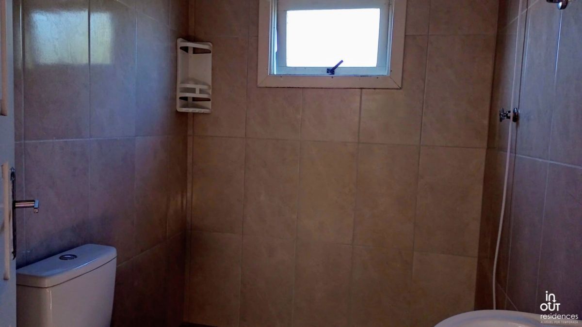 Casa de madeira com 3 quartos no bairro Piratini