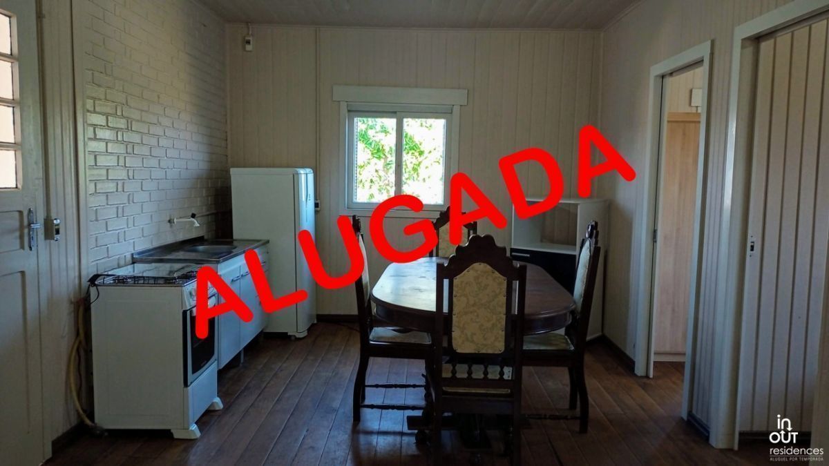 Casa de madeira com 3 quartos no bairro Piratini