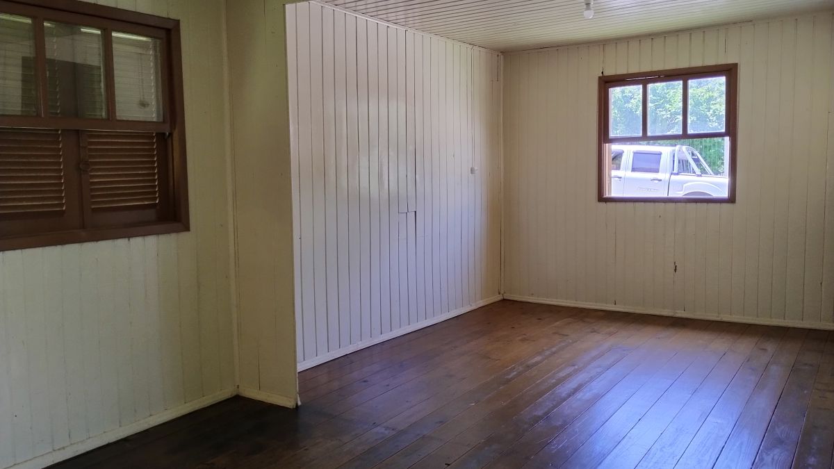 Casa de madeira com 2 dormitórios