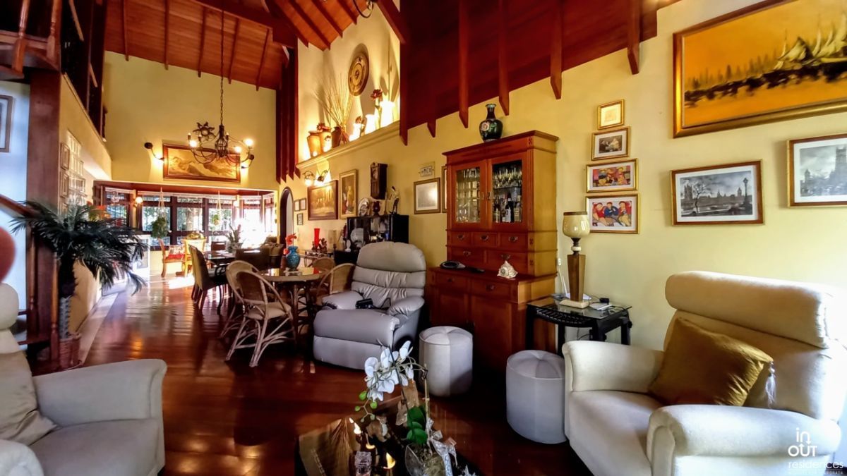 Encantadora casa 3 Dormitórios no Centro de Canela