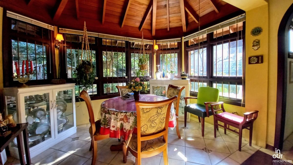 Encantadora casa 3 Dormitórios no Centro de Canela