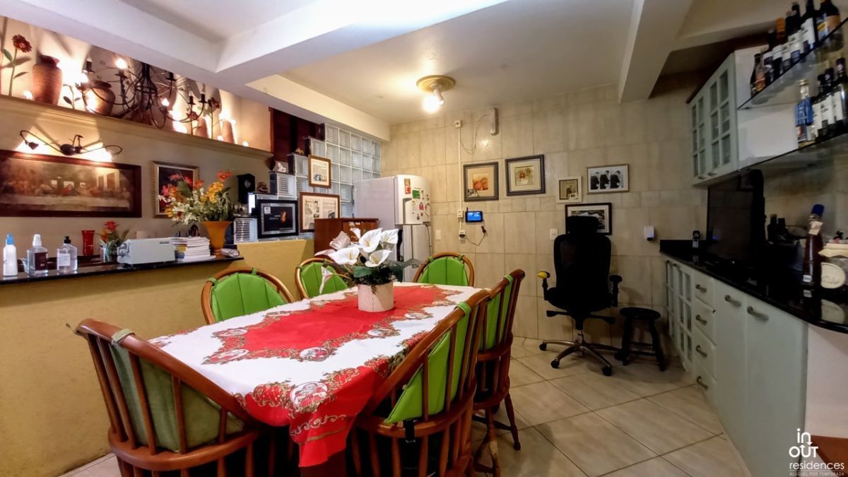 Encantadora casa 3 Dormitórios no Centro de Canela