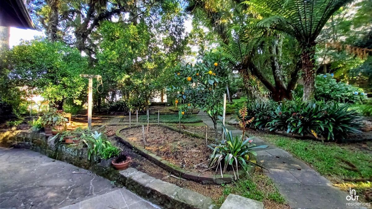 Encantadora casa 3 Dormitórios no Centro de Canela