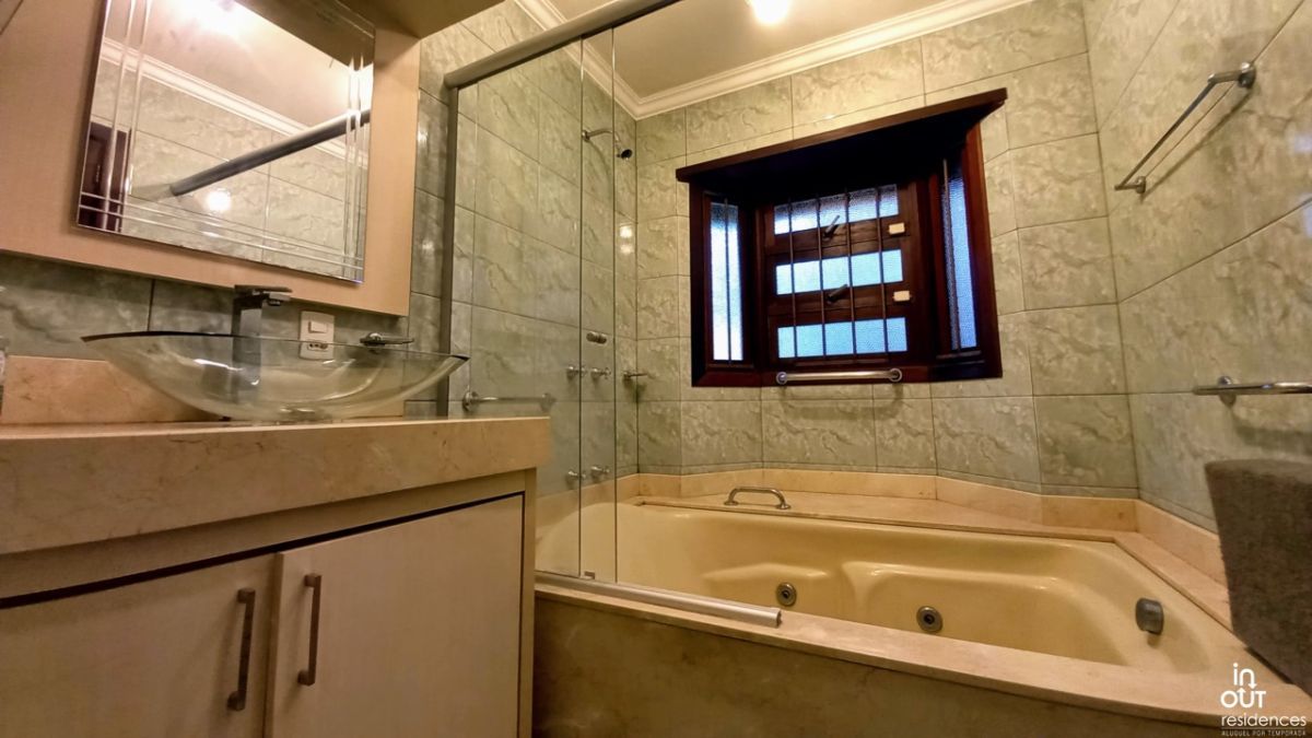 Encantadora casa 3 Dormitórios no Centro de Canela