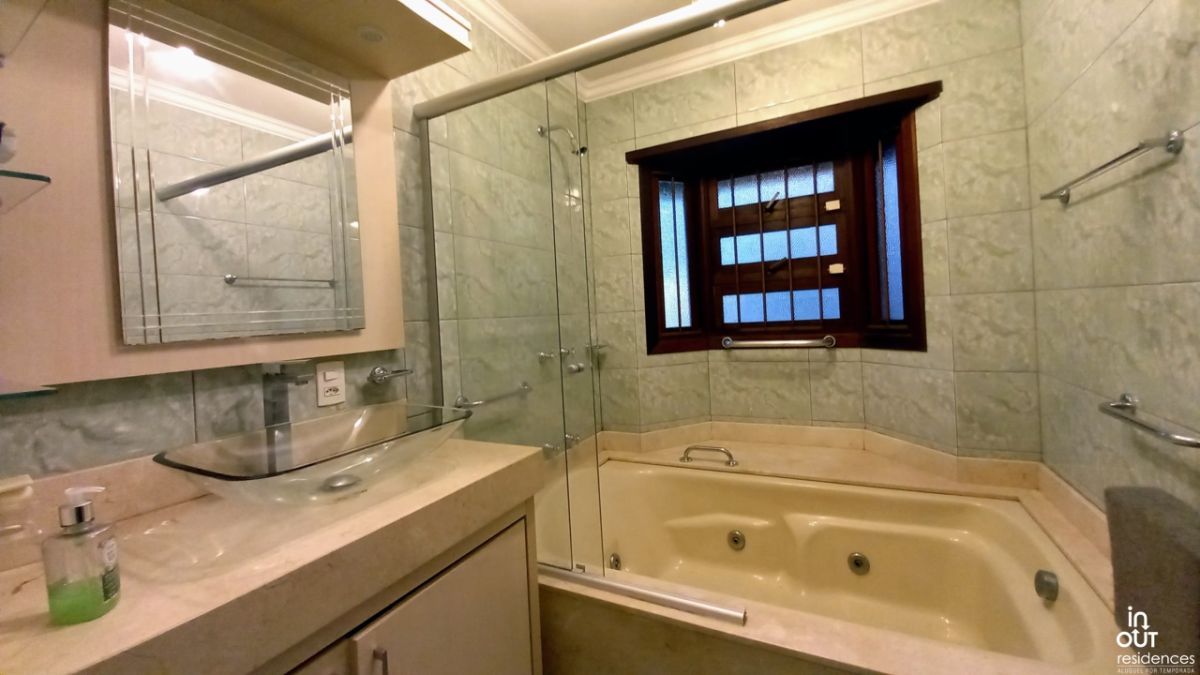 Encantadora casa 3 Dormitórios no Centro de Canela