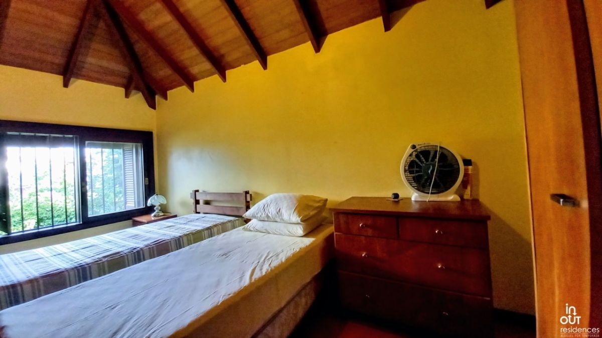 Encantadora casa 3 Dormitórios no Centro de Canela