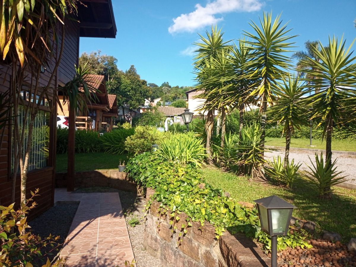Casa mobiliada com 3 dormitórios em Gramado