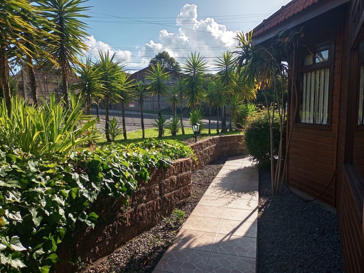 Casa mobiliada com 3 dormitórios em Gramado