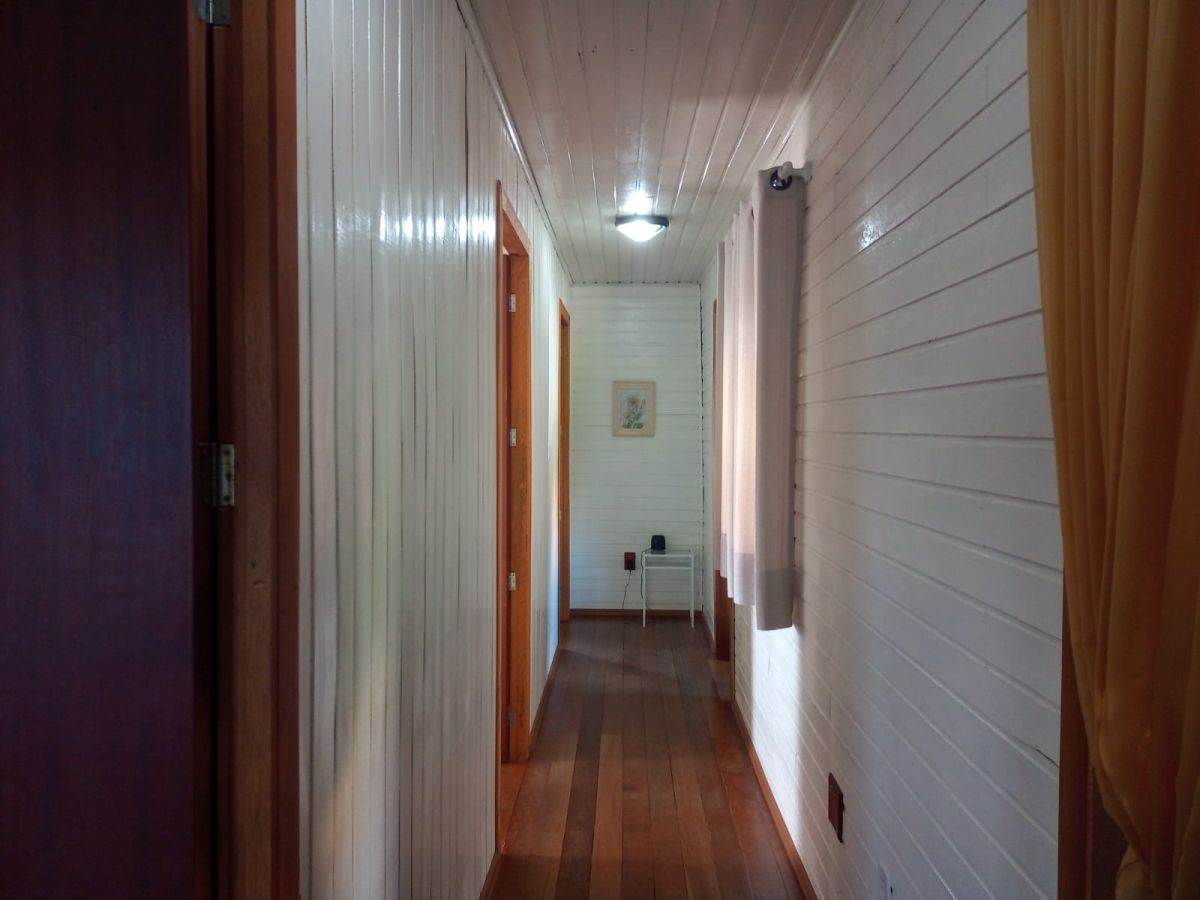 Casa mobiliada com 3 dormitórios em Gramado