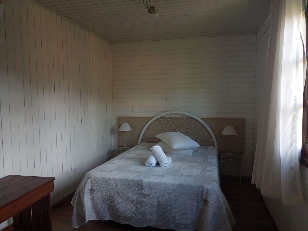 Casa mobiliada com 3 dormitórios em Gramado