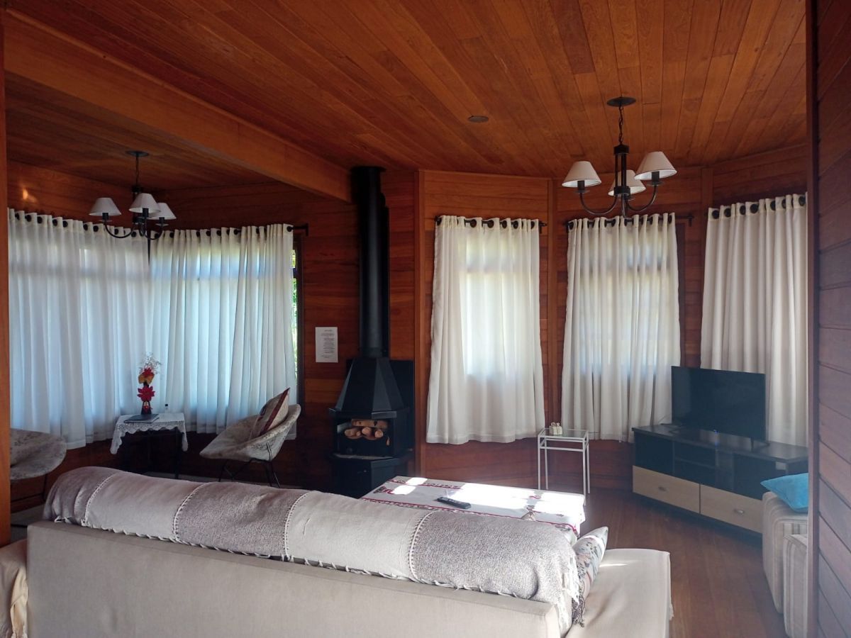 Casa mobiliada com 3 dormitórios em Gramado
