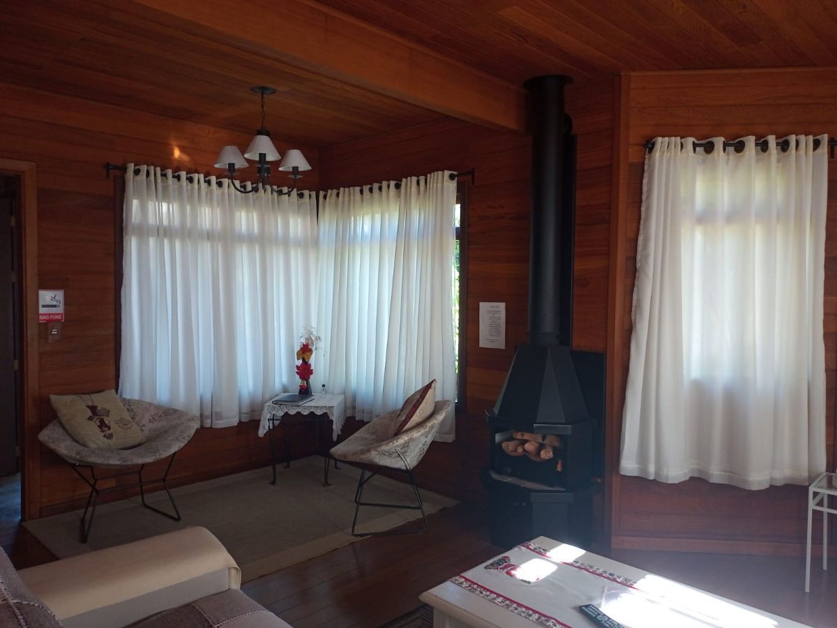 Casa mobiliada com 3 dormitórios em Gramado