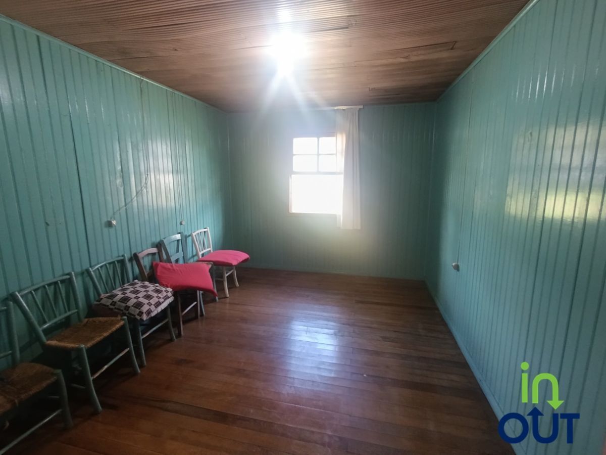 Casa de madeira com 3 quartos semi mobiliada em Canela