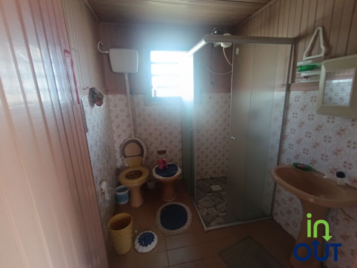 Casa de madeira com 3 quartos semi mobiliada em Canela