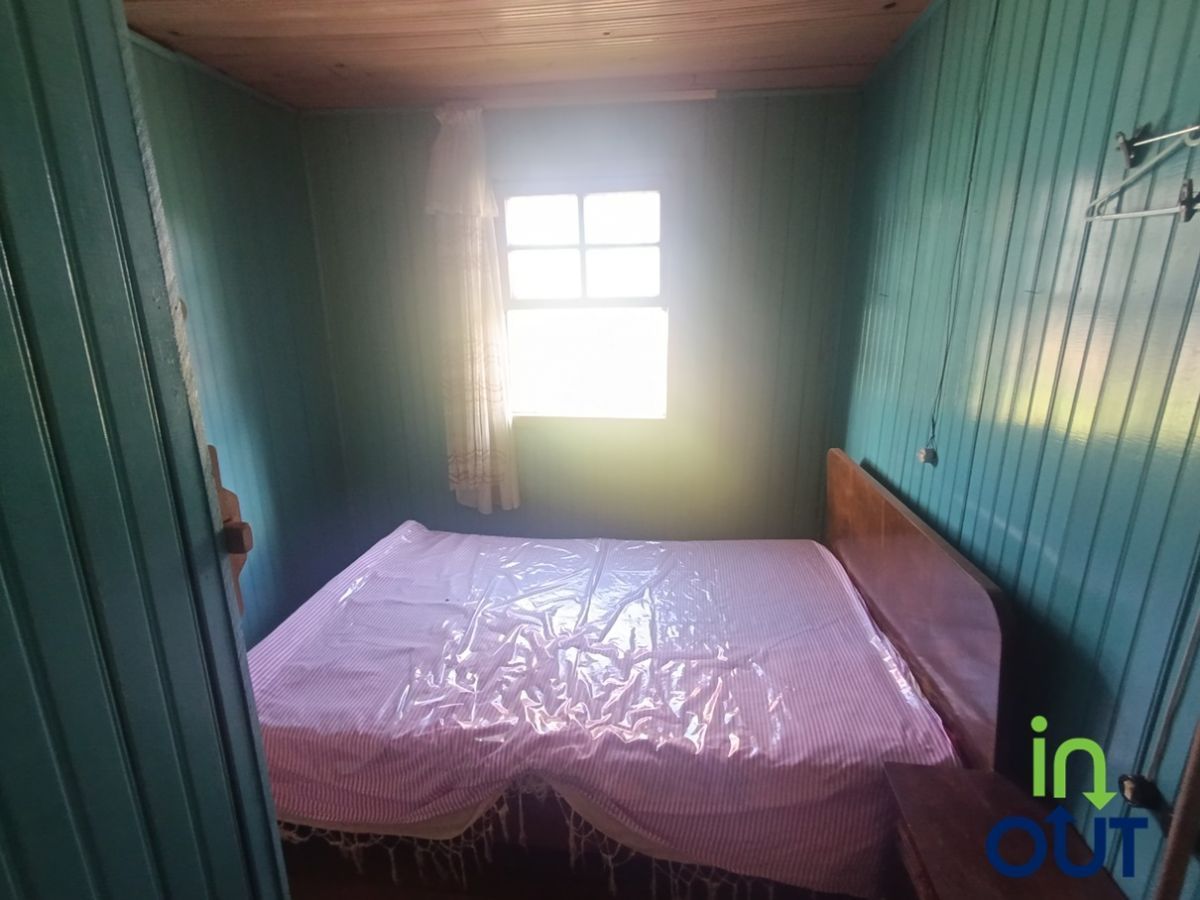 Casa de madeira com 3 quartos semi mobiliada em Canela