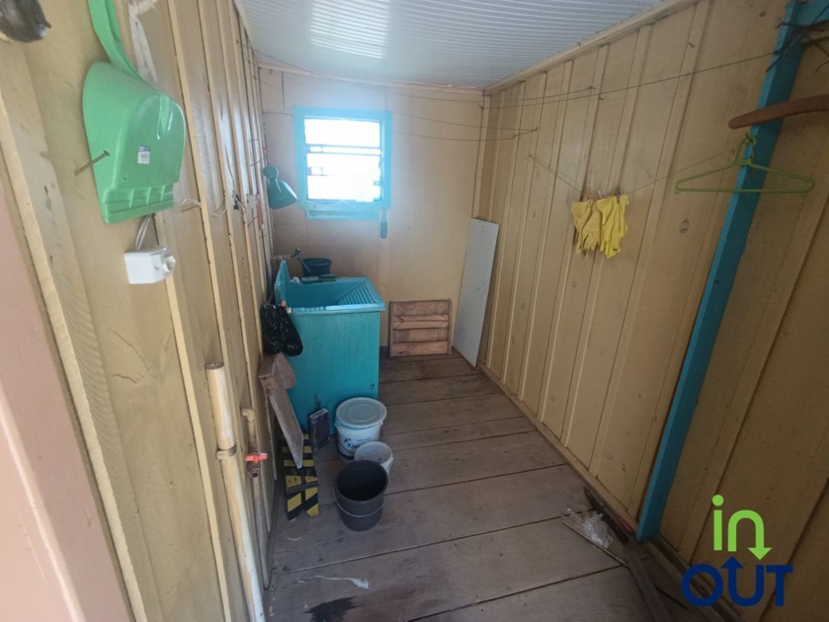 Casa de madeira com 3 quartos semi mobiliada em Canela