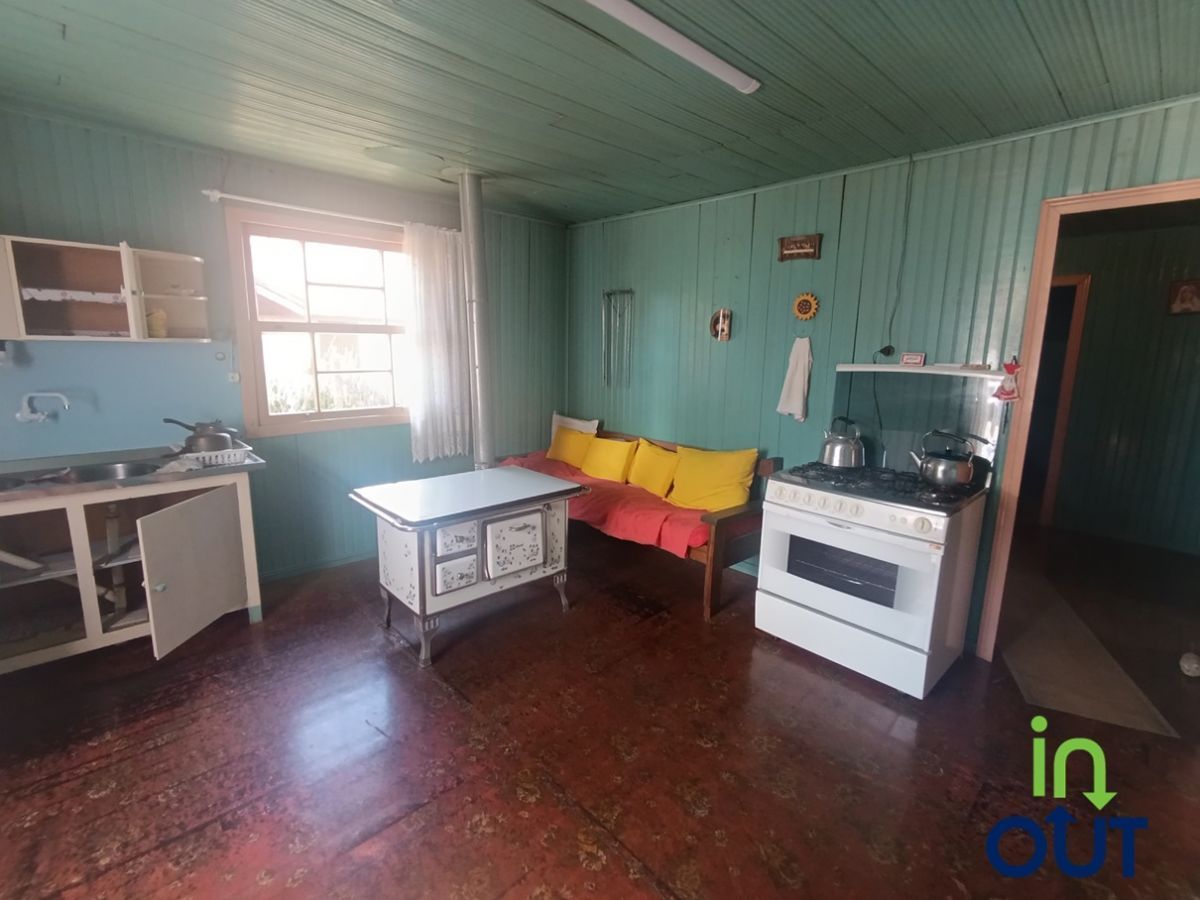 Casa de madeira com 3 quartos semi mobiliada em Canela